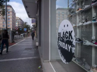 Η Finos Film γιορτάζει τη Black Friday με επικές ατάκες του ελληνικού κινηματογράφου