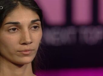 Παρασκευή Κερασιώτη – Ποζάρει τόπλες και αναστατώνει η νεαρή τσιγγάνα (Φωτό)