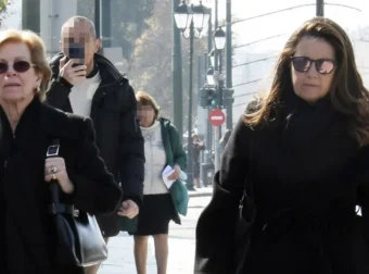 Ανανεωμένη η Αλεξία Γλύξμπουργκ σε σπάνια δημόσια εμφάνισή της με τη μητέρα της Άννα Μαρία