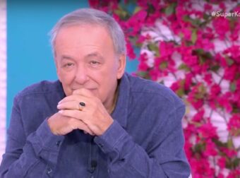 Αντρέας Μικρούτσικος: «Στην Κατερίνα Καινούργιου βγάζω το καπέλο γιατί δεν βάζει τίποτα κάτω από το χαλί»