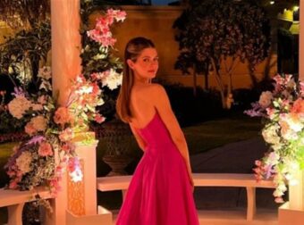 Αμαλία Κωστοπούλου: «Δεν μπορούσα να σταματήσω να κλαίω» – Με ημιδιαφανές φόρεμα γεμάτο λουλούδια σε παραμυθένιο γάμο στη Βενετία