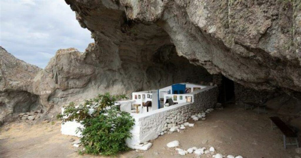 Παναγία Κακαβιώτισσα: Το μοναδıκό εκκλnσάκι στην Ελλάδα που είναι χωρίς σκεπή και βρίσκεται στην Λήμνο