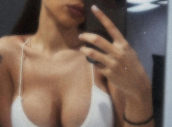 Χαμός με την selfie Ελληνίδας τραγουδίστριας – “Έβαλε στήθος” και το δείχνει!