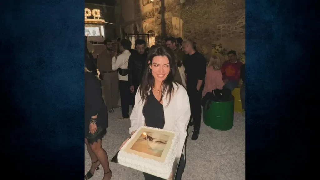 Η Τόνια Σωτηροπούλου έγινε 37 και γιόρτασε τα γενέθλιά της με τέσσερις τούρτες
