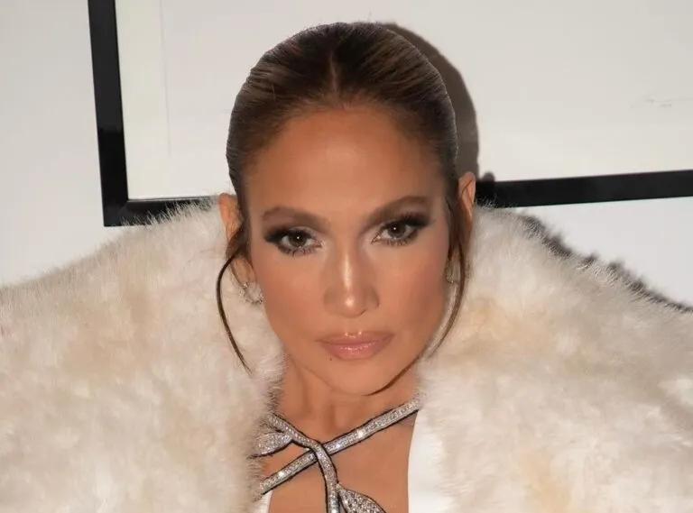 Η Jennifer Lopez πρωταγωνιστεί στη νέα ταινία φαντασίας του Netflix