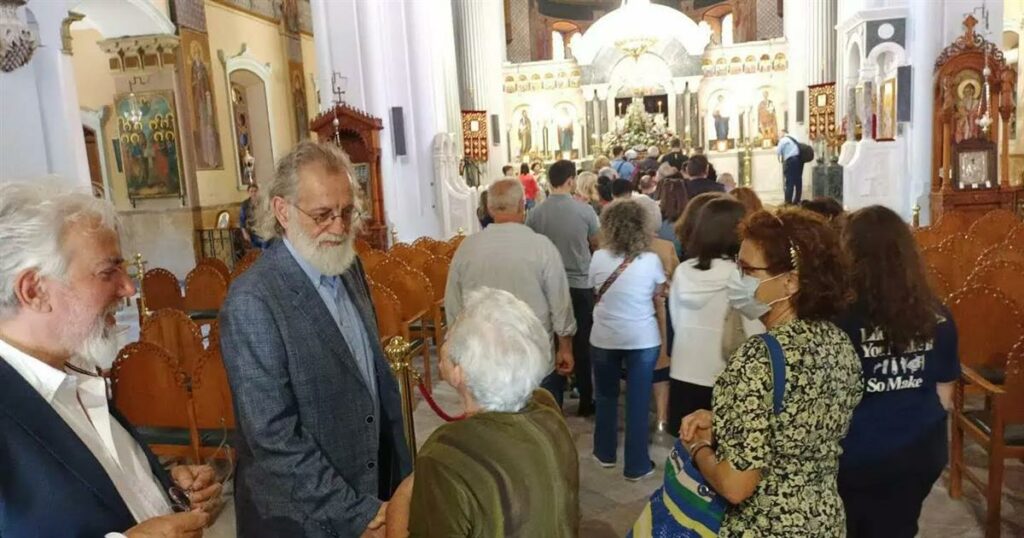 Ο Παπα-Μιχάλης του “Σασμού” χωρίς ράσα στην Κρήτη. (Εικόνες)