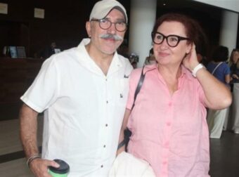 Φωτεινή Ντεμίρη: Με κόκκινο κραγιόν και πλατύ χαμόγελο – Η δημόσια εμφάνισή της λίγο πριν την είδηση του χωρισμού της