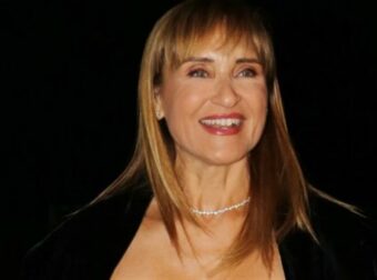 Η Μάρα Ζαχαρέα… αλλιώς! Εντυπωσιάζει με το μαγιό της σε ερημική παραλία