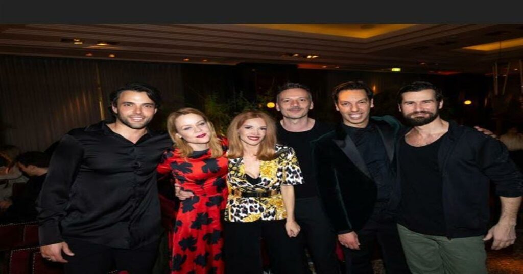 Κι όμως είναι αυτός – Σπάνια εμφάνιση του Αναστάση Ροϊλού σε εστιατόριο της Αθήνας